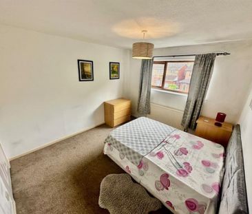 The Gorse, Altrincham - Photo 4