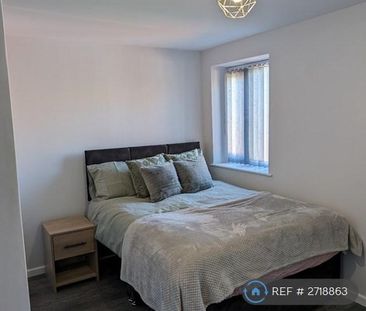 1 bedroom in a flat share to rent - Photo 2