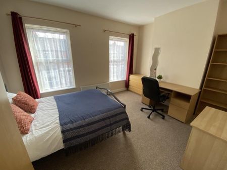 4 bedroom terraced house to rent - Photo 2