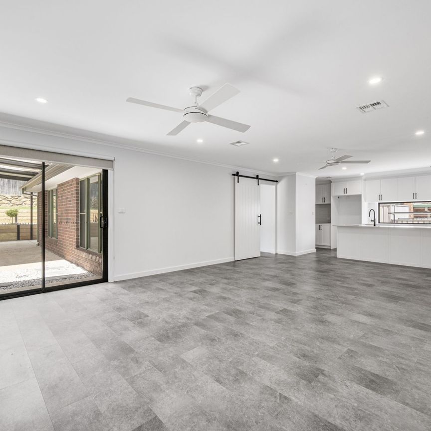 31 Esmond Avenue, Jerrabomberra - Photo 1