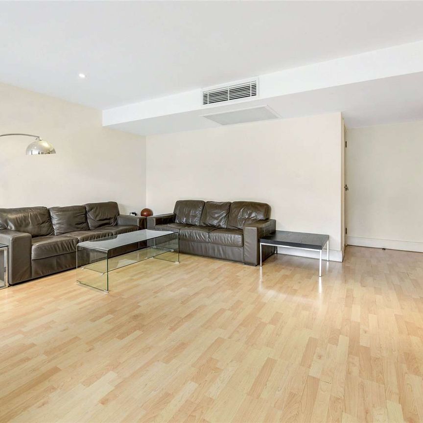 Spacious 3 bedroom, 3 bathroom apartment, with large reception room and separate kitchen. Perfect for 3 sharers (HMO license). Situated in the heart of Westminster, with 24/7 concierge. - Photo 1