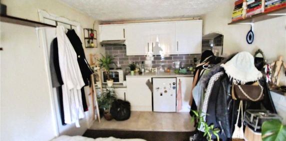 House share to rent - Photo 2