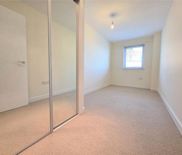 2 bed apartment to rent in Market Avenue, Wickford, SS12 - Photo 2