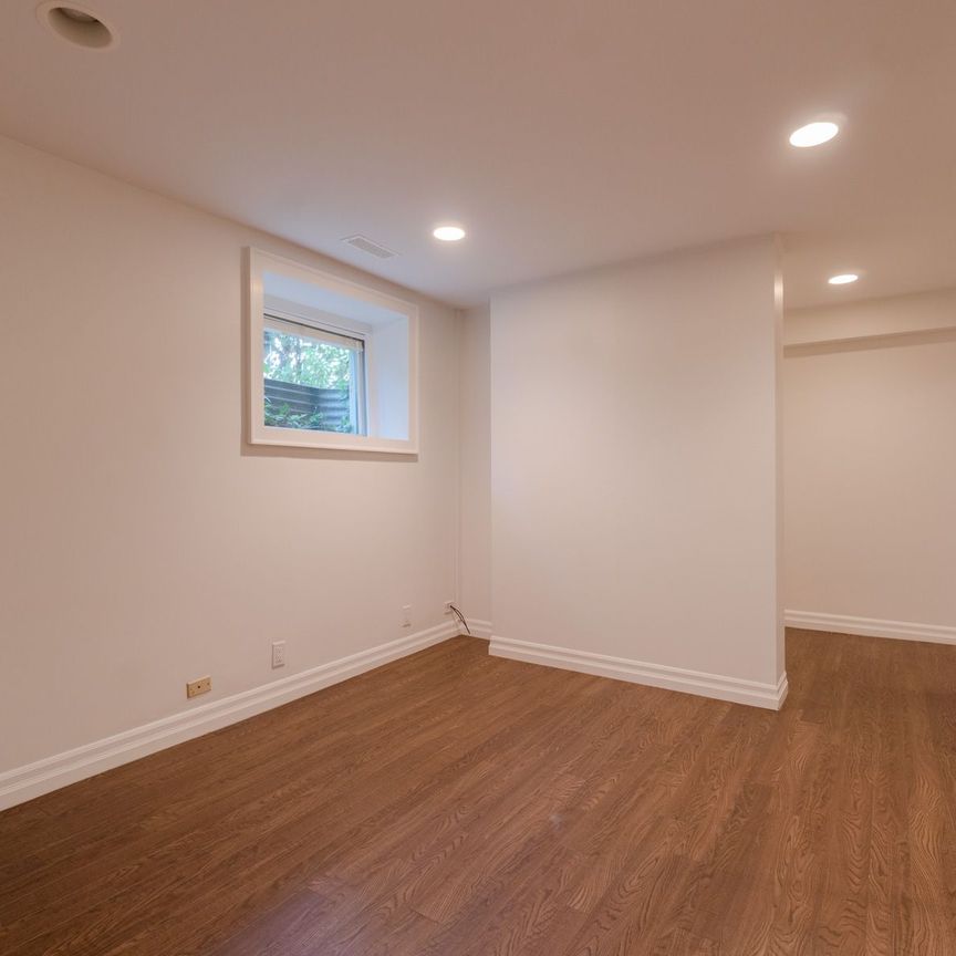 For Lease - 215-217 Carlton Street Unit# Unit 1, Toronto, Ontario - Photo 1