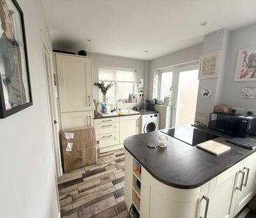 3 bedroom semi-detached house to rent - Photo 6