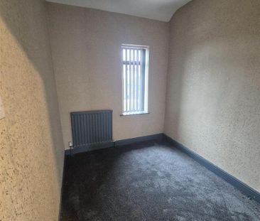 3 bedroom end of terrace house to rent - Photo 3