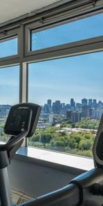 Le Plateau, condo meublé, stationnement intérieur, piscine, sauna, hammam, ascenseur, transport en commun, près de tout - Photo 3