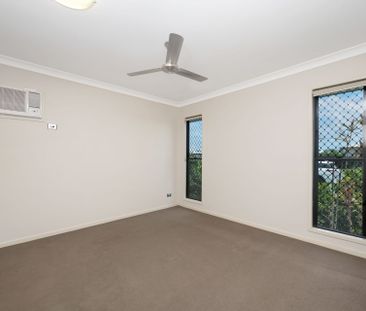 4 Ellenor Street, Mount Low. - Photo 4