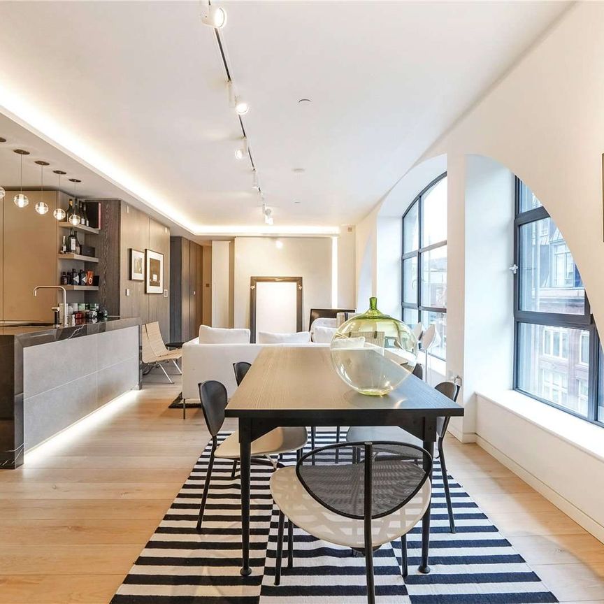 A stunning three bedroom apartment set within this recent refurbishment of an imposing building in the very heart of Soho. - Photo 1