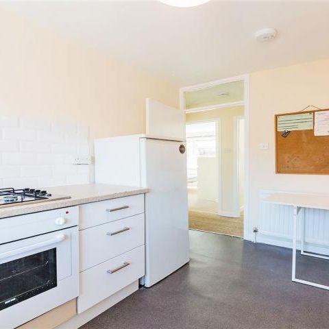 3 Bedroom, 1 bath, 1 reception Flat - Photo 1