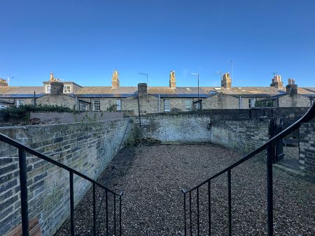 Bateman Street, Cambridge - Photo 3