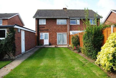 Bisley, Woking, GU24 - Photo 2