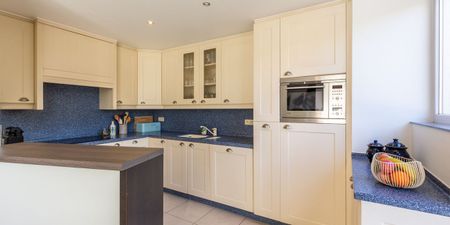 Appartement te huur in Berchem voor € 1.150 met 2 slaapkamers - Photo 2