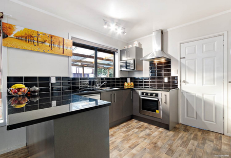 Larger than life - Photo 2