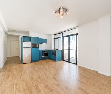 Stylish Inner City Living! - Photo 2