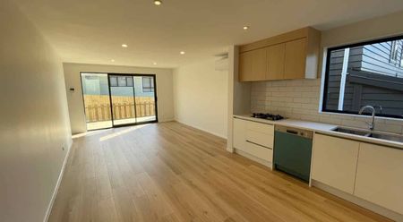 Convenient and neat three-bedroom townhouse - Photo 2