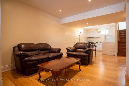 Detached Home For Lease | C8117090 - Photo 5