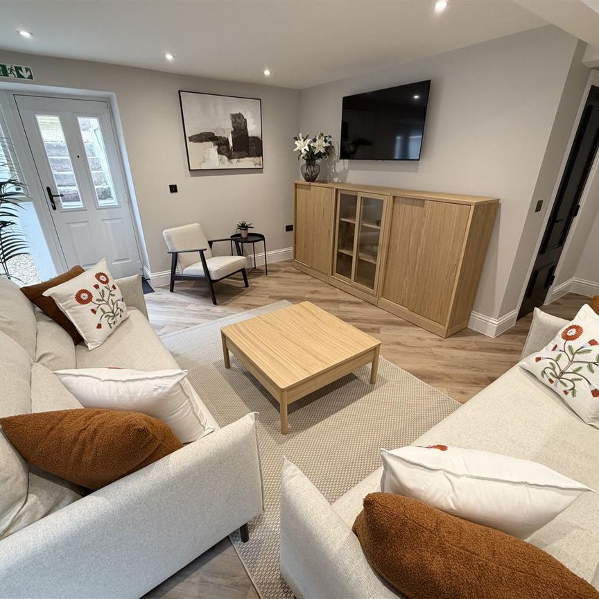 Whetstone Lane, Birkenhead - Photo 1