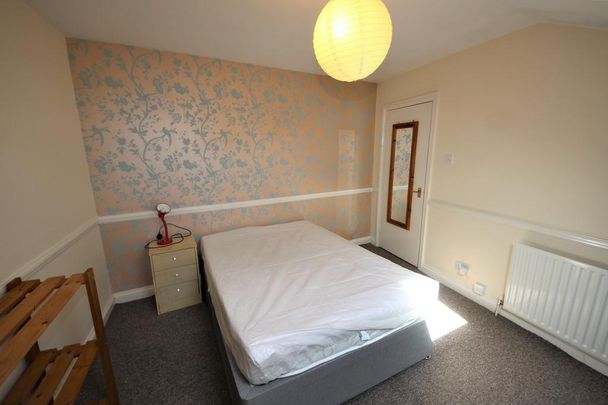 3 bedroom flat to rent - Photo 1