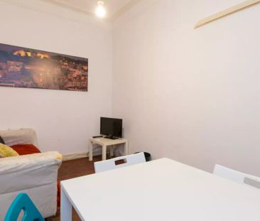 Furnished room in 7-bedroom apartment, Avenidas Novas - Foto 1