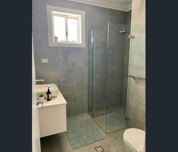 Fully Furnished Luxury Flat with electricity and rates included - Photo 4