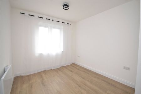 25, The Oaks, Leeds, West Yorkshire, LS10 4GZ - Photo 4