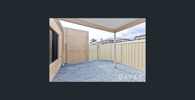 Modern Front Villa - Photo 1