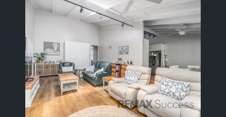 Freshly Renovated Top-Level Unit in Prime Location - Photo 4