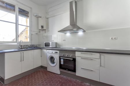 Room for rent in Avenida Gran Vía Germanías - Photo 2