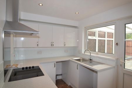 2 bedroom semi-detached house to rent - Photo 5