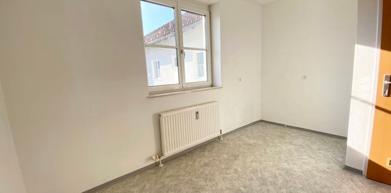 Geförderte 3-Zimmerwohnung mit Loggia und Einzelgarage - Photo 2