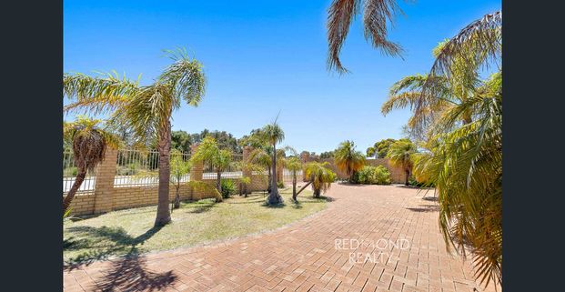 Spacious, Character-Filled Family Home with Ample Parking! - Photo 1