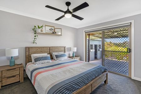 4 Bedroom Home with Amazing Views + Pool - Photo 5