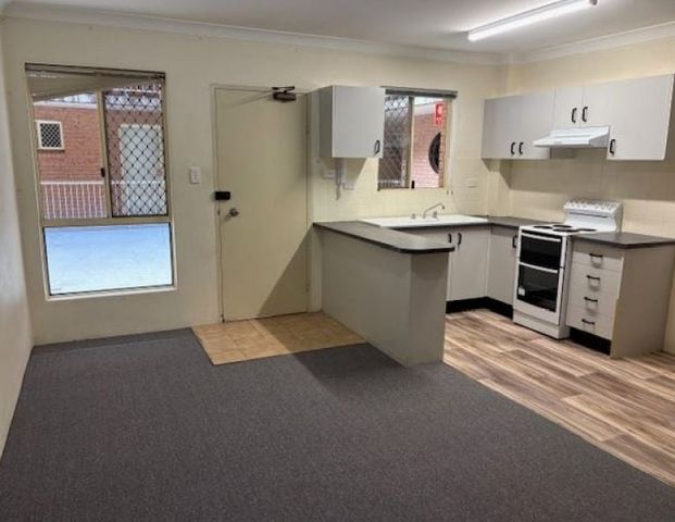 One Bedroom Apartment in Prime Location - Photo 1