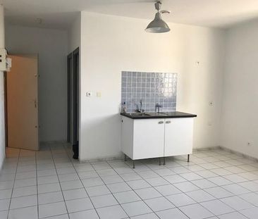 Location Appartement 2 pièces 37m² GAREOULT 83136 - Photo 2