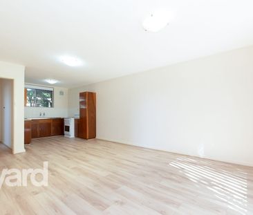 Conveniently Located Ground Floor Unit - Photo 3