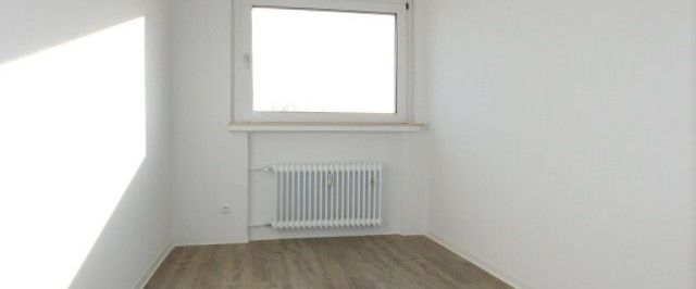 Sehr schöne und und bezugsfertige 3-Zimmerwohnung mit Balkon in grüner Umgebung... - Foto 1