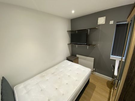 4 Bed - Flat 3, 35 Braunstone Gate, Leicester, - Photo 4