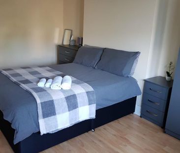 4 bedroom semi-detached house to rent - Photo 5