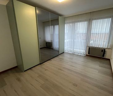 Opgefrist appartement gelegen op de 3e verdieping in het gebouw "re... - Photo 2