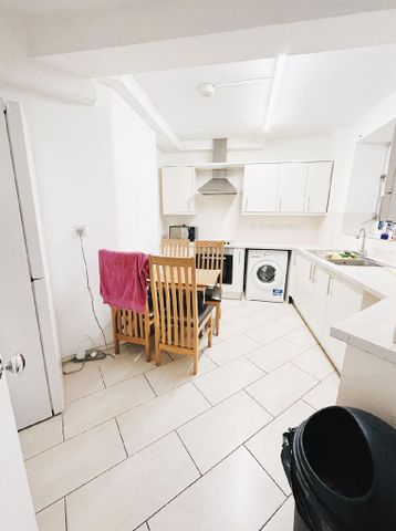 5 bedroom flat share to rent - Photo 3