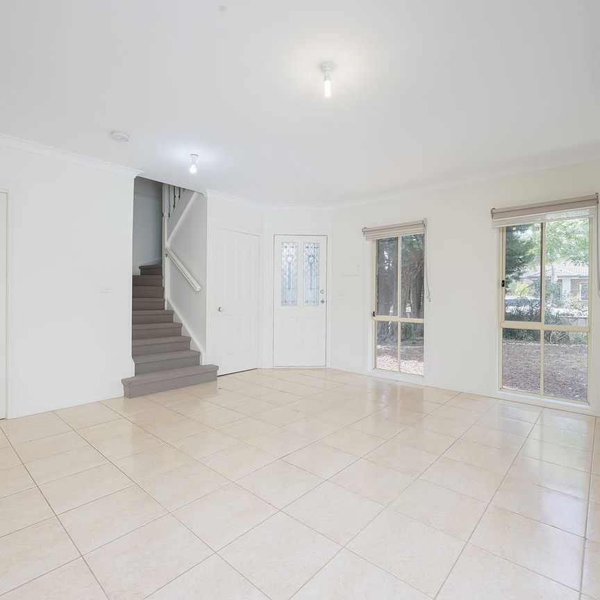 Spacious and modern 3-bedroom townhouse in Lalor - Photo 1