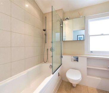 A delightful four bedroom house ideally located off Chiswick High Road - Photo 4