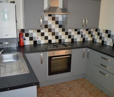 2 bedroom terraced house to rent - Photo 2
