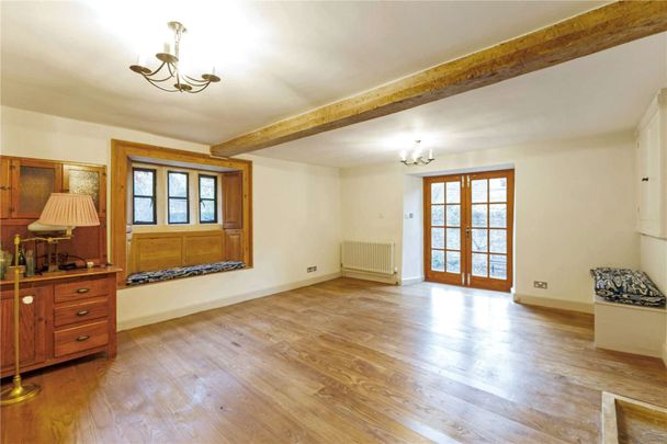 Beautiful Presented Home in the Heart of Lower Oddington. - Photo 1