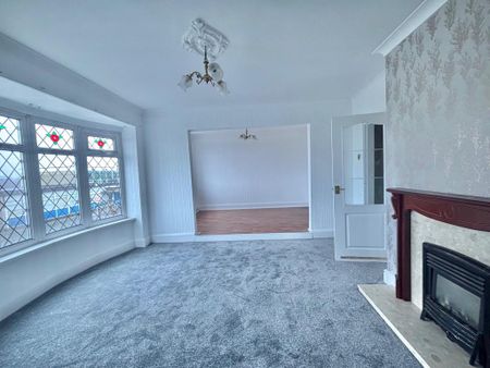 4 bedroom flat to rent - Photo 2