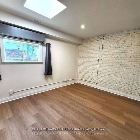 EXPOSED BRICK ON SUBWAY LINE 1 BED RENOVATED ENSUITE LAUNDRY - Photo 3