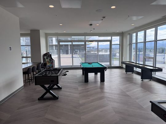 Luxury 3 Bed + Den Condo at Water Street by the Park - Photo 1