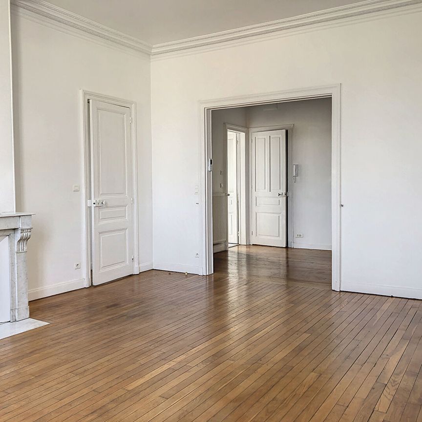 Appartement à louer - PLACE CERES - Photo 1