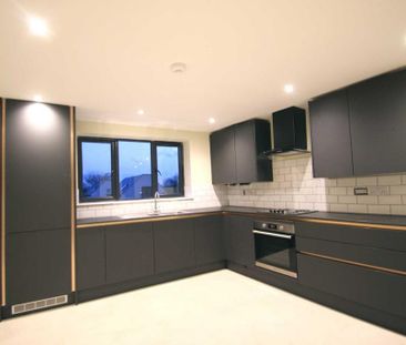 1 bedroom coach house to rent - Photo 2